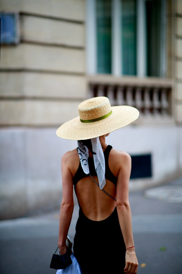 Torebki, buty, dodatki prosto z ulic Paryża: street fashion haute couture fashion week jesień-zima 2021/2022