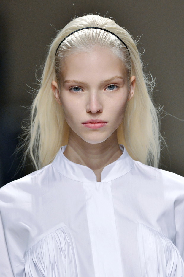 Modne kolory włosów: scandi blonde