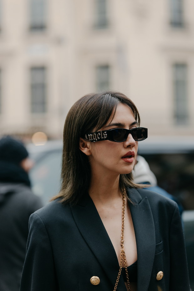 Ukochane dodatki francuskich redaktorek mody, stylistek i influencerek. Te rzeczy królowały na ulicach Paryża podczas ostatniego fashion weeka street style