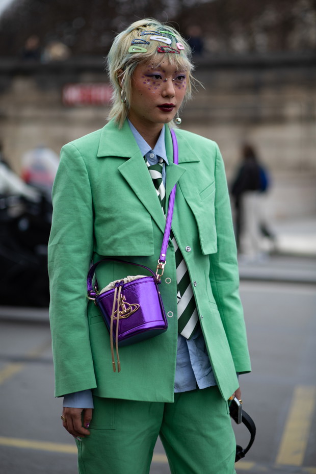 Ukochane dodatki francuskich redaktorek mody, stylistek i influencerek. Te rzeczy królowały na ulicach Paryża podczas ostatniego fashion weeka street style