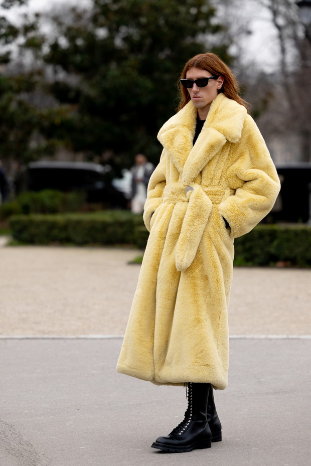 Jak noszą się teraz najbardziej stylowe dziewczyny z branży mody? Przegląd stylizacji z Paris Couture Week street style