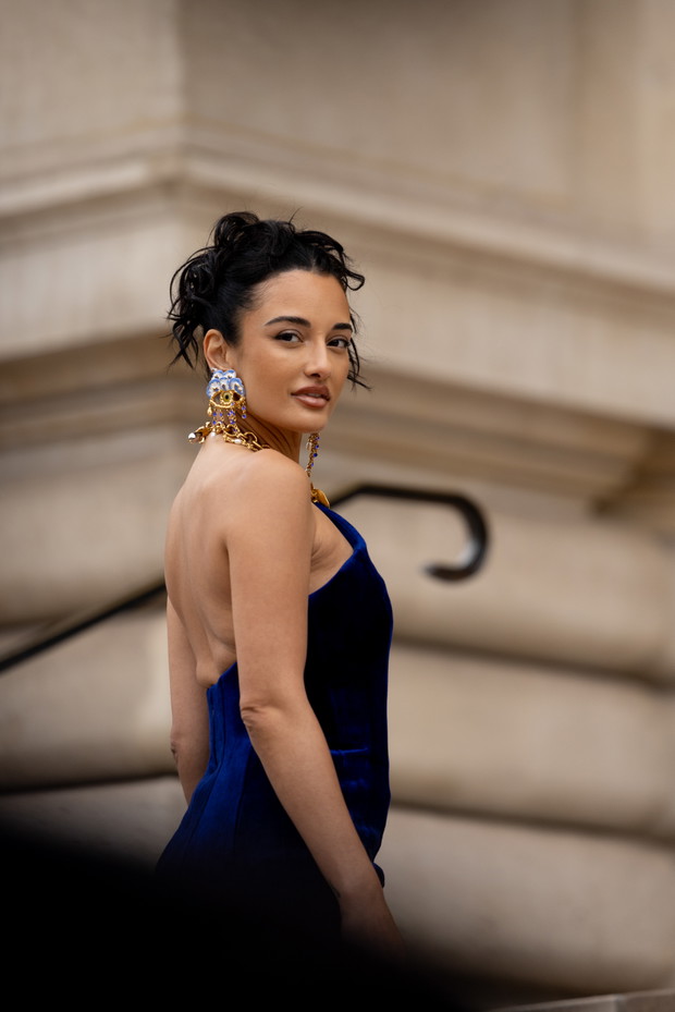 Jak noszą się teraz najbardziej stylowe dziewczyny z branży mody? Przegląd stylizacji z Paris Couture Week street style
