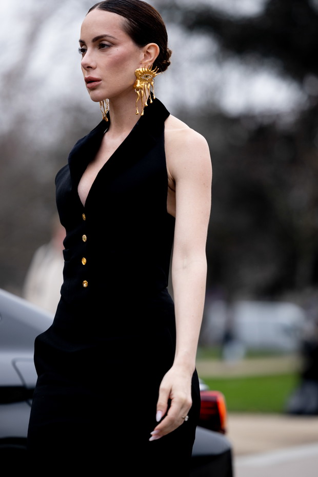 Jak noszą się teraz najbardziej stylowe dziewczyny z branży mody? Przegląd stylizacji z Paris Couture Week street style
