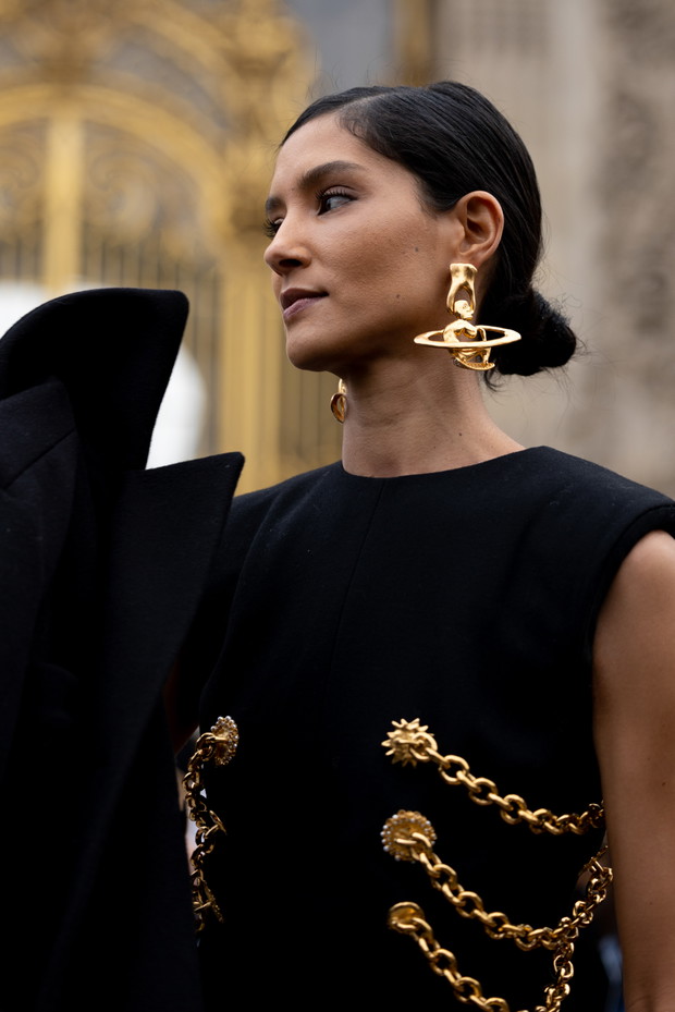 Jak noszą się teraz najbardziej stylowe dziewczyny z branży mody? Przegląd stylizacji z Paris Couture Week street style