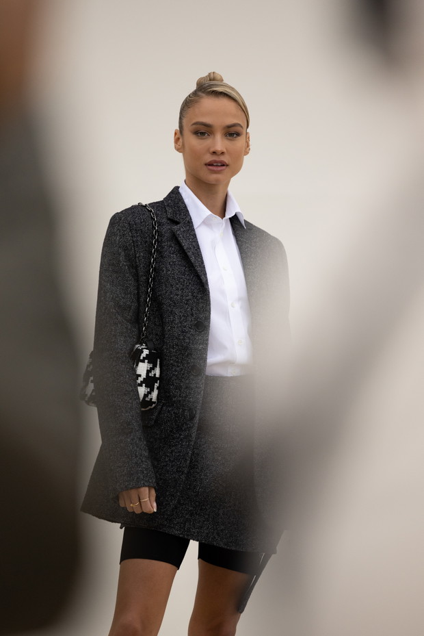 Street style po francusku. Najlepsze stylizacje prawdziwych paryżanek oraz gości Tygodnia mody w Paryżu wiosna-lato 2023