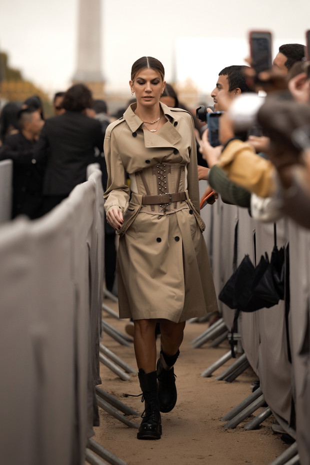 Street style po francusku. Najlepsze stylizacje prawdziwych paryżanek oraz gości Tygodnia mody w Paryżu wiosna-lato 2023