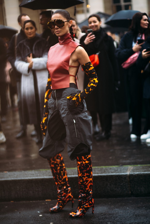 Street style po francusku. Tak noszą się teraz najbardziej stylowe dziewczyny z branży mody Paris Couture Week wiosna-lato 2023