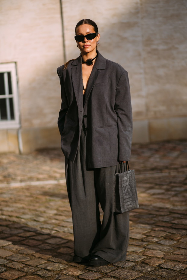 Te torebki, buty i dodatki ma w szafie każda skandynawska it-girl. Królują na ulicach Kopenhagi street style CphFW jesień-zima 2023/2024