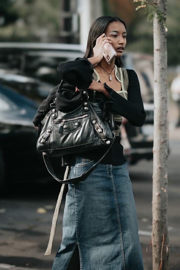 Torebki, buty i dodatki - street style z Paryża