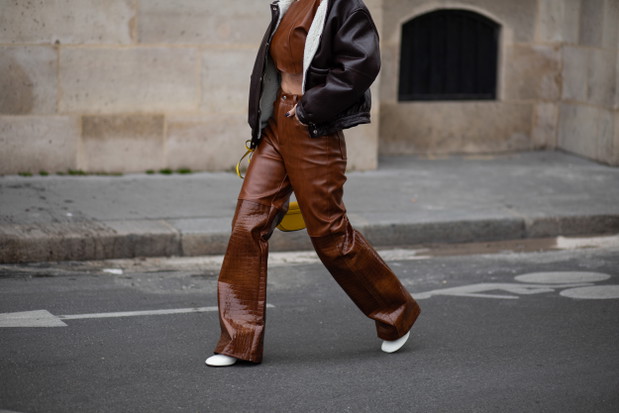 Ukochane dodatki francuskich redaktorek mody, stylistek i influencerek. Te rzeczy królowały na ulicach Paryża podczas ostatniego fashion weeka street style