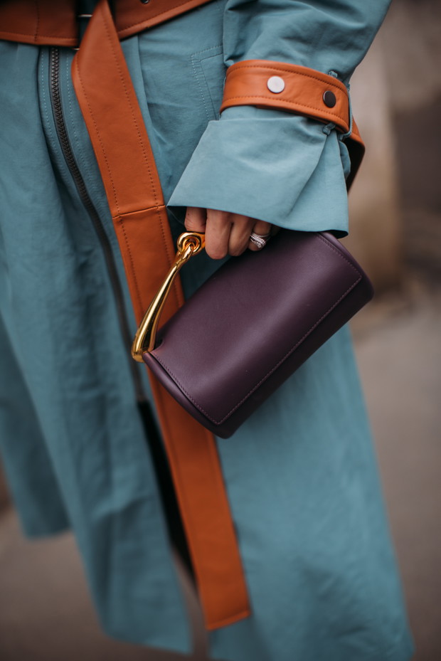 Ukochane dodatki francuskich redaktorek mody, stylistek i influencerek. Te rzeczy królowały na ulicach Paryża podczas ostatniego fashion weeka street style