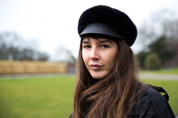 Modne nakrycia głowy street fashion