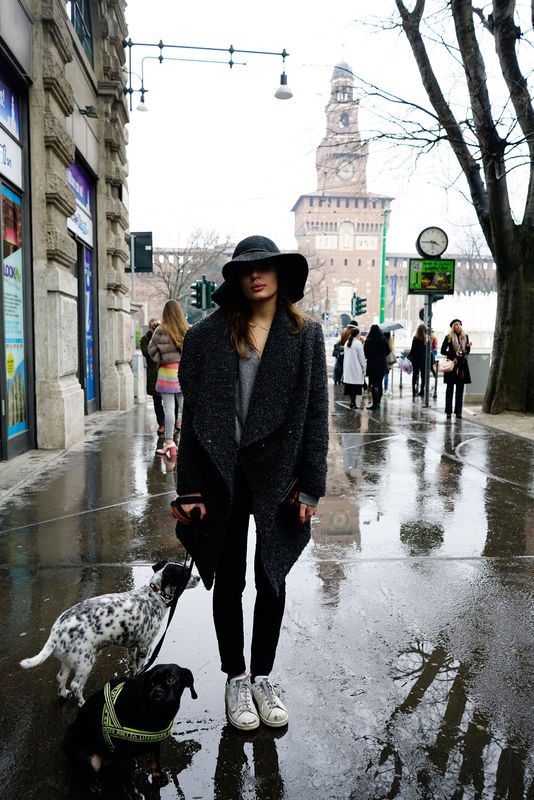 Modne nakrycia głowy street fashion