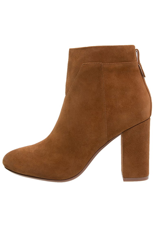 Botki na słupku, Steve Madden