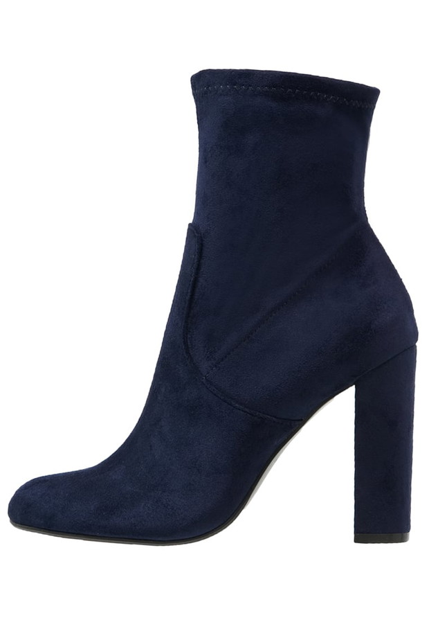 Botki na słupku, Steve Madden