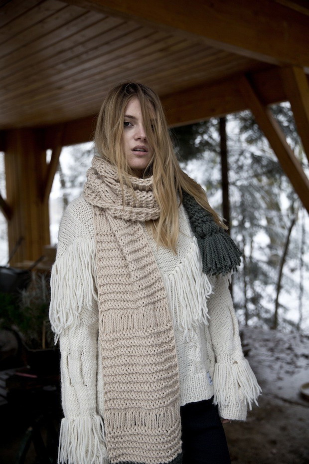 Ubrania i akcesoria w stylu hygge, Finke sweter