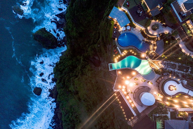 Basen ze szklanym dnem na Bali