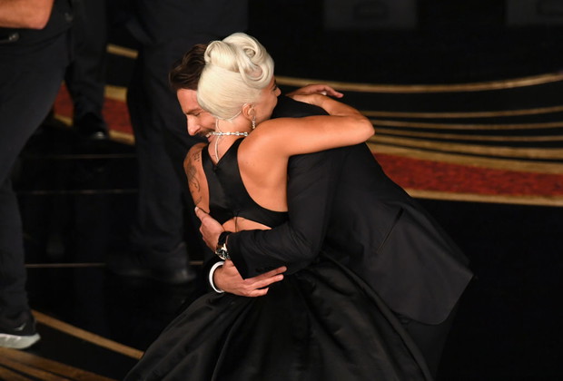 Oscary 2019: Lady Gaga i Bradley Cooper zaśpiewali Shallow. Zobacz ich występ