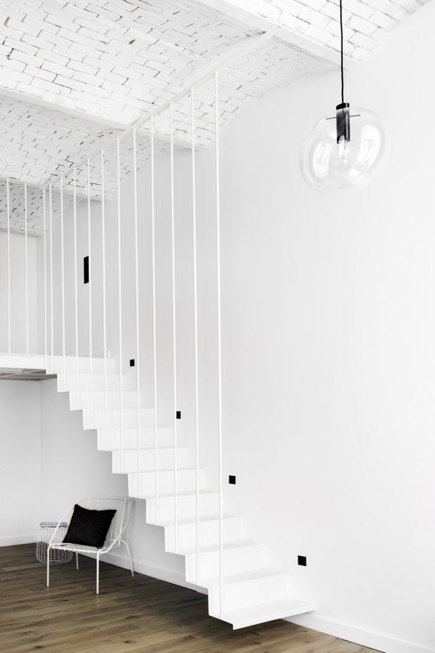Wnętrze tygodnia: loft cały w bieli
