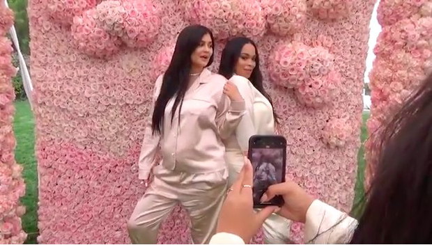 Kylie Jenner urodziła córkę. 20-letnia gwiazda została mamą! Kadr z filmu To Our Daughter