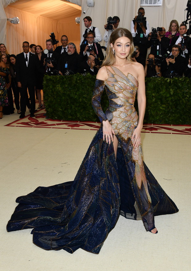 Met Gala 2018: Gigi Hadid w sukni Versace