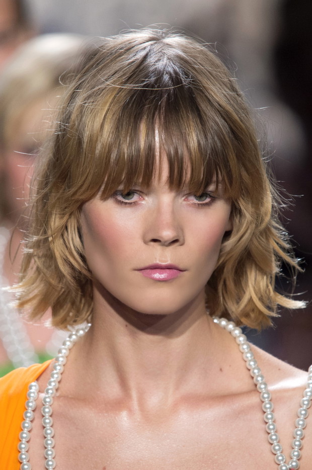 Modny kolor włosów: ciemny blond
