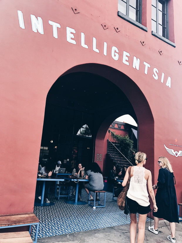 Śniadania w Los Angeles, Intelligentsia