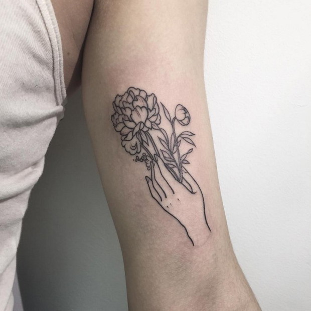 Tatuaże kwiaty, tatuaże rośliny, fot. instagram.com/melina_tattoo