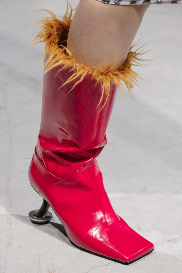 Dziwne buty