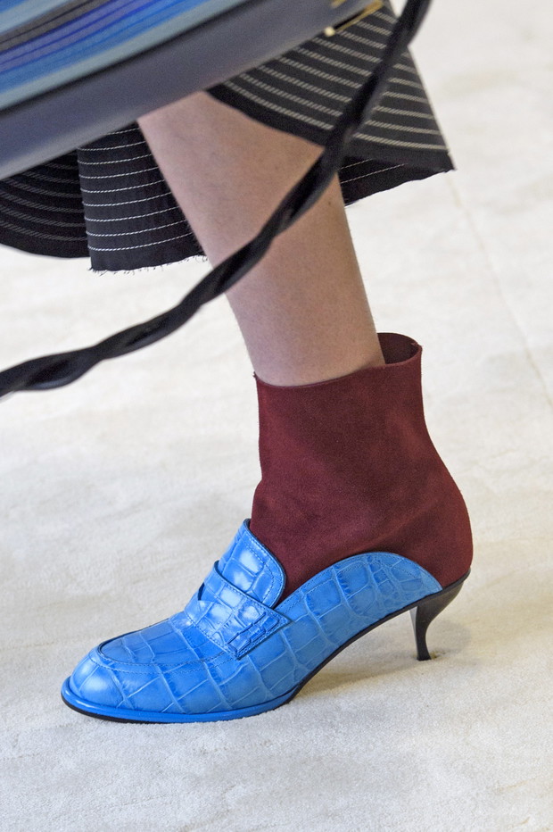 Dziwne buty