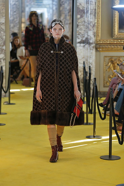 Gucci Resort 2018, peleryna