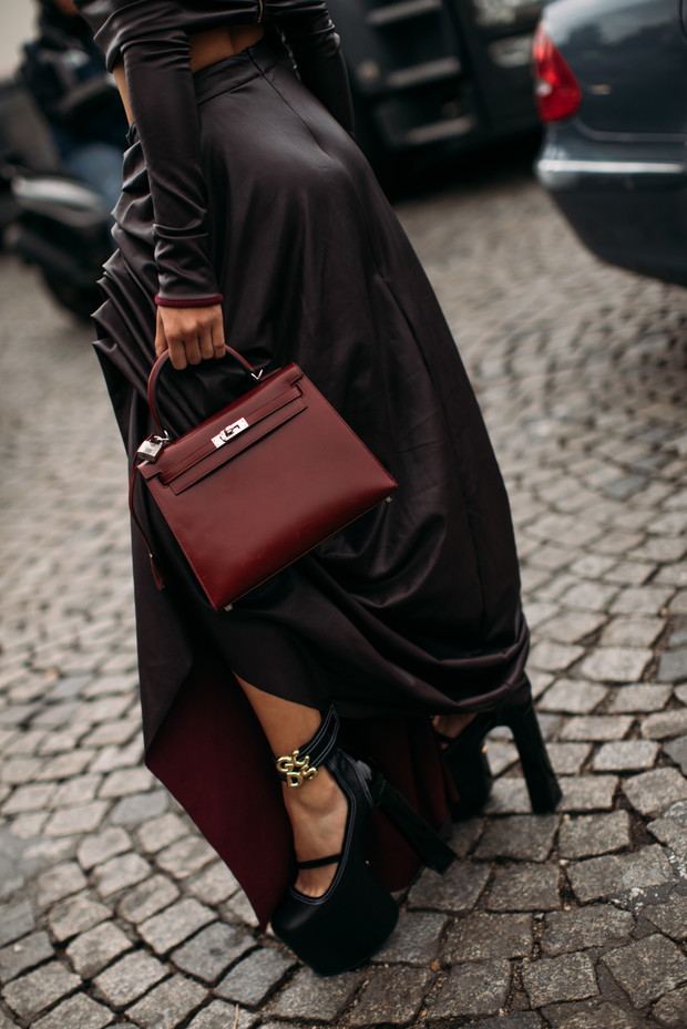 Torebki, buty i dodatki - street style z Paryża