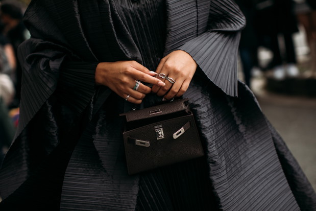 Torebki, buty i dodatki - street style z Paryża