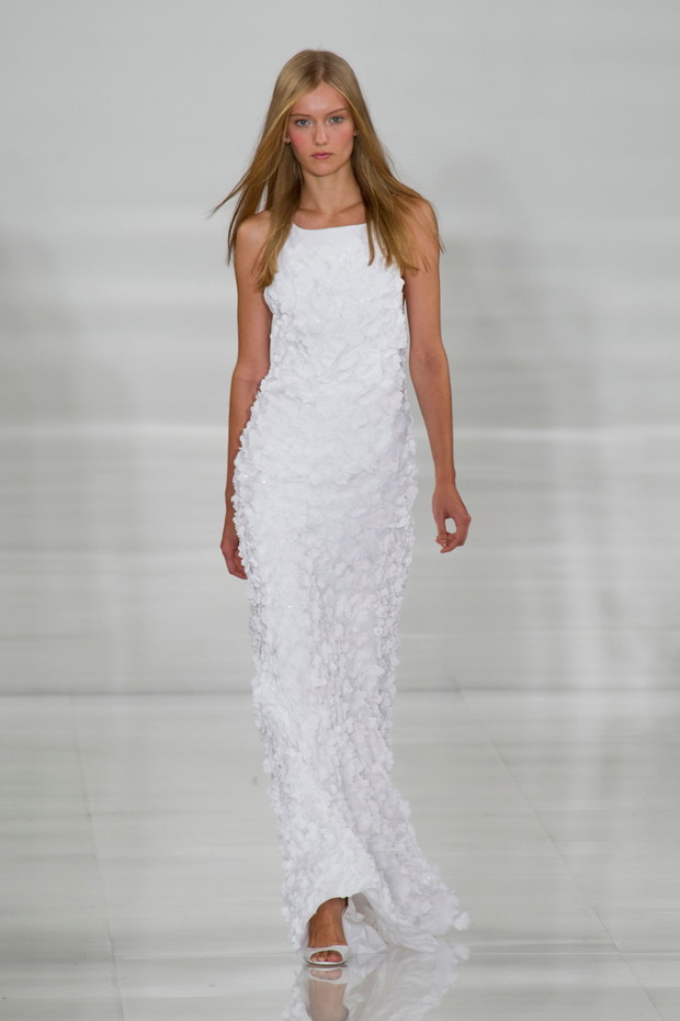 Suknie ślubne 2014: inspiracje z pokazów sezonu wiosna-lato 2014