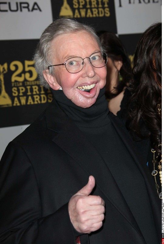 Roger Ebert (18.06.1942-4.02.2013), amerykański krytyk filmowy i dziennikarz, autor blisko 20 książek oraz licznych recenzji filmów publikowanych w ponad 200 mediach prasowych. Jako pierwszy amerykański k