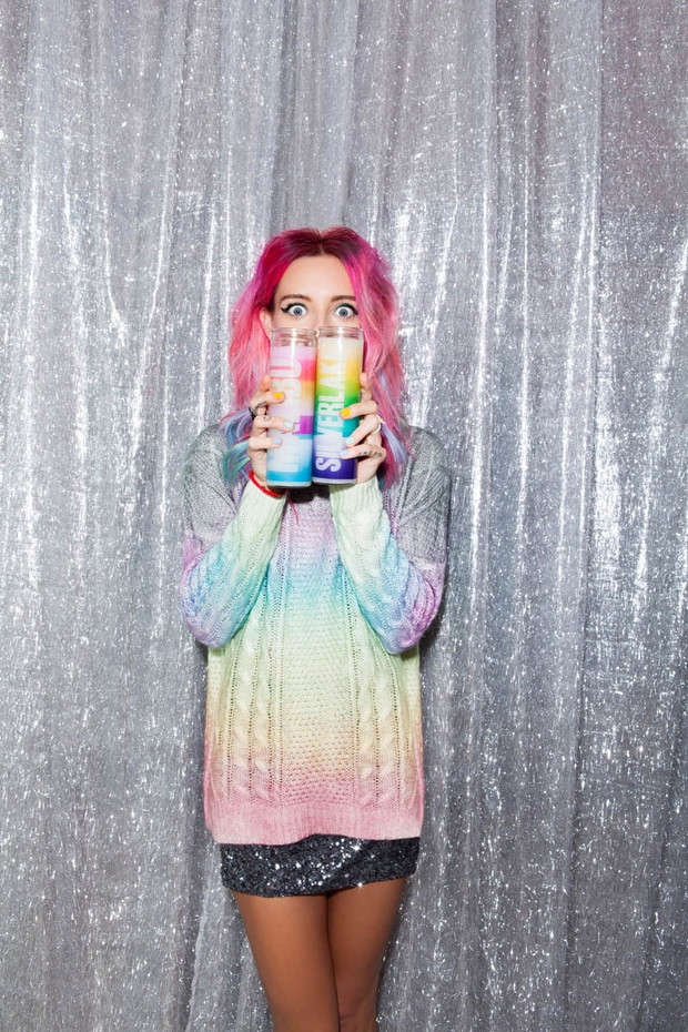 Chloe Nørgaard w lookbooku świątecznym Nasty Gal 2013, fot. Felisha Tolentino