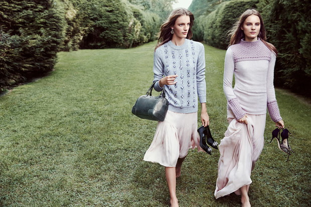 Zuzanna Bijoch w kampanii świątecznej Tory Burch