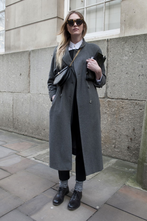 Street fashion: jak nosić płaszcz?