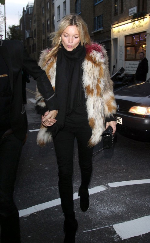 40. najlepszych stylizacji na 40.urodziny Kate Moss!