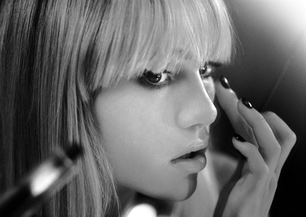 Suki Waterhouse ambasadorką zapachu Burberry Brit Rhythm