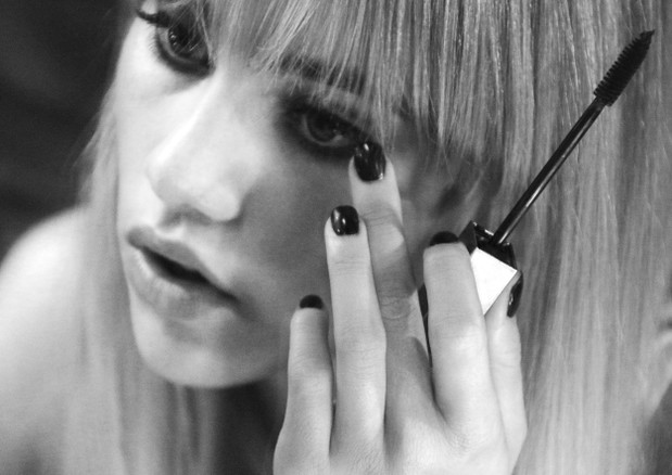 Suki Waterhouse ambasadorką zapachu Burberry Brit Rhythm