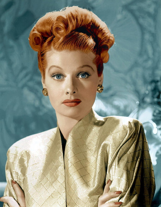 Lucille Ball, gwiazda w słynnym salonie modelek Hattie Carnegie. Sławę przyniosła jej rola w serialu telewizyjnym I Love Lucy (1951-1957), fot. pinterest