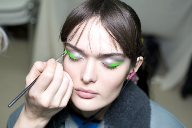 Chanel, Fall/Winter 2014-2015, fot. mat. prasoweBazę pod podkład stanowi markowy pewnik z serii HYDRA BEAUTY, na który nałożono fundację fluidu z najnowszej linii w kolekcji PERFECTION LUMIERE VELVE