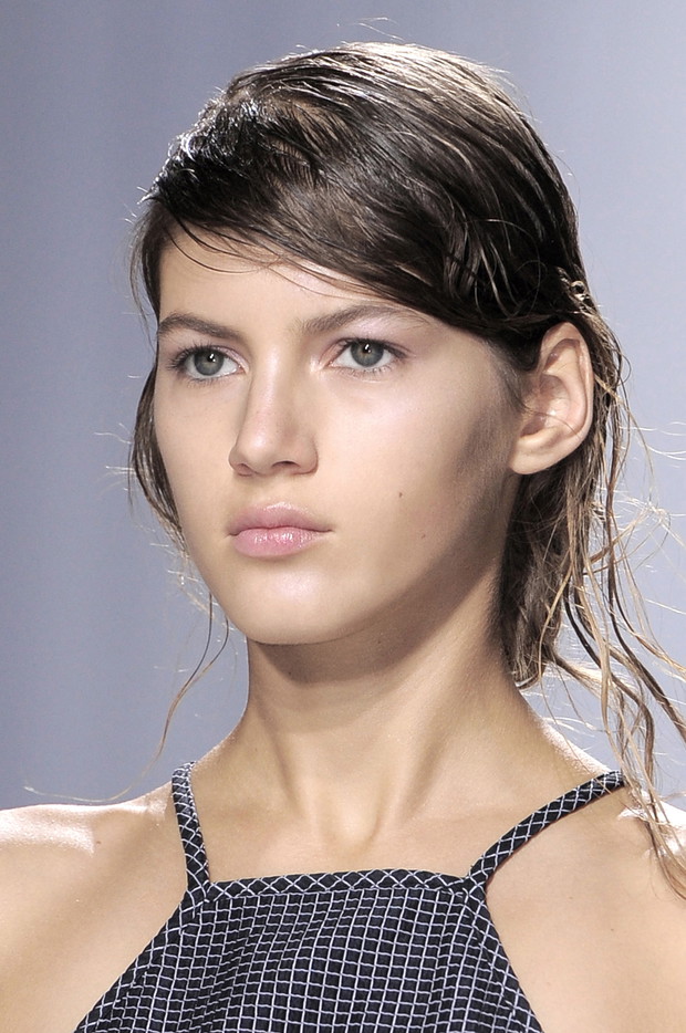 Fryzury na plażę: trendy 2014