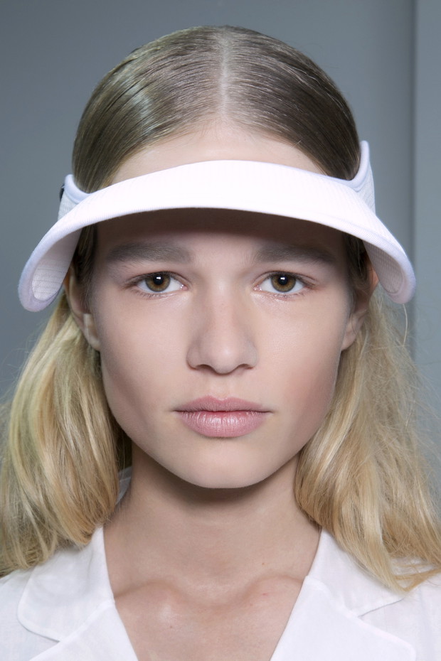 Fryzury na plażę: trendy 2014