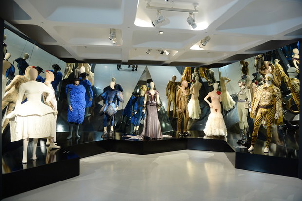The Fashion World of Jean Paul Gaultier w Barbican Art Gallery