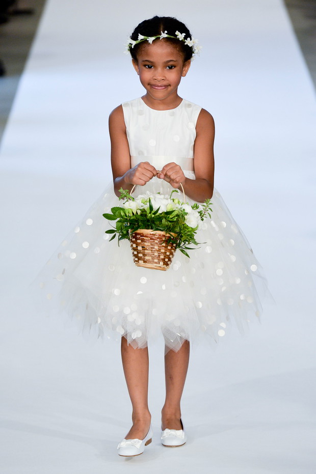 Suknie ślubne wiosna 2015: Oscar de la Renta