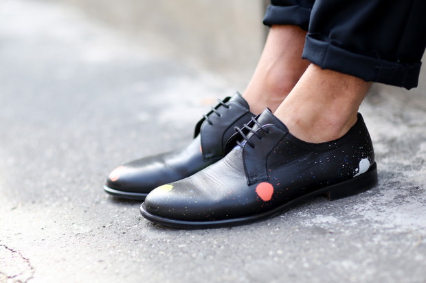 Street fashion: buty i akcesoria gości na pokazach FW SS15