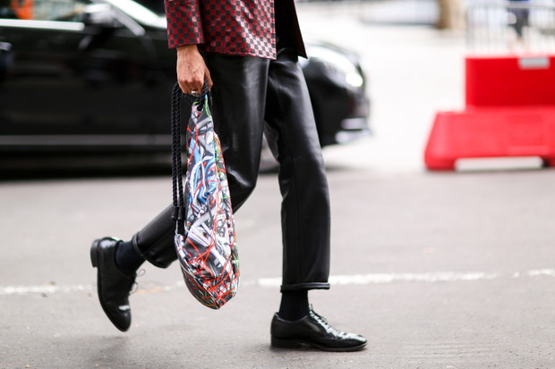 Street fashion: buty i akcesoria gości na pokazach FW SS15