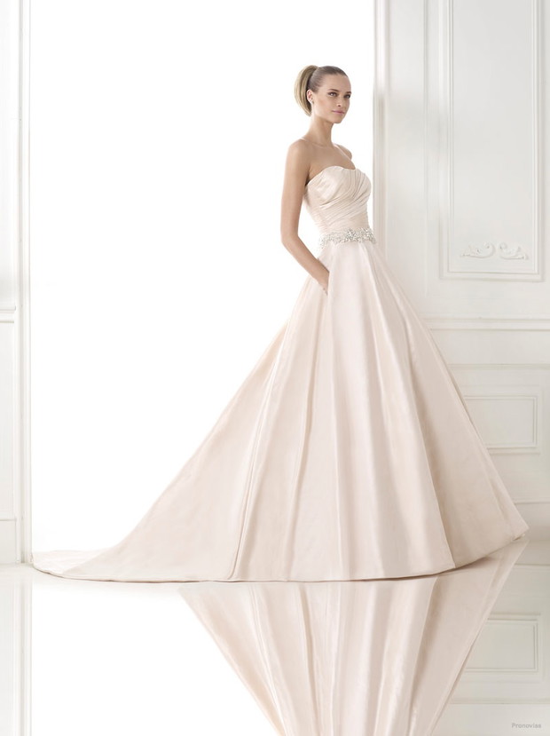 Suknie ślubne Pronovias Crystal